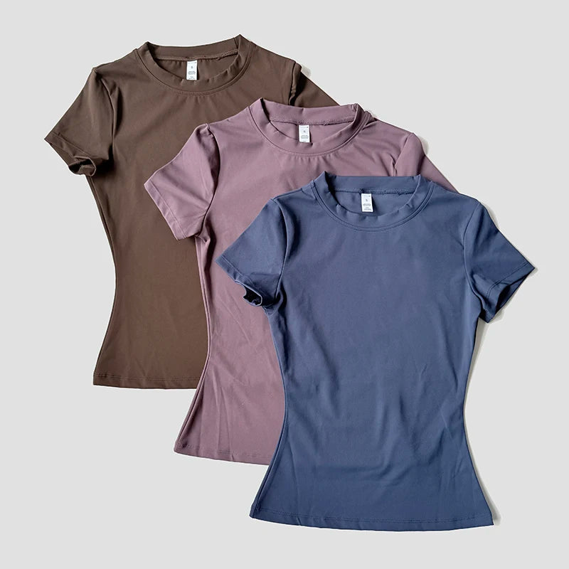 Conjunto de remera corta y calza con cintura compresiva