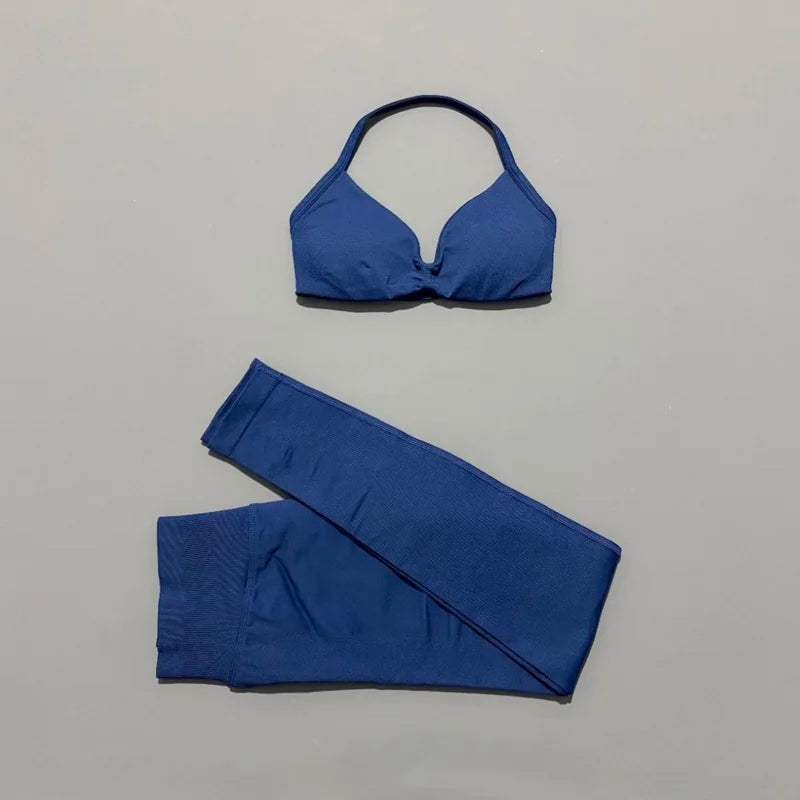 Conjunto de top halter y calza de tiro alto con frunce