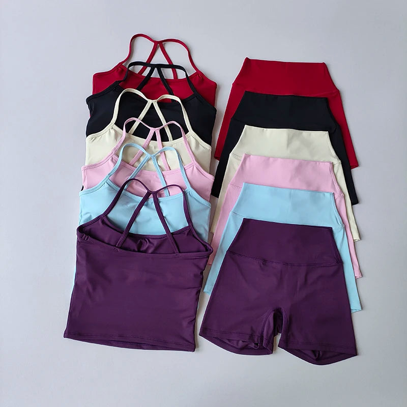 Conjunto deportivo de top con relleno y biker de tiro alto