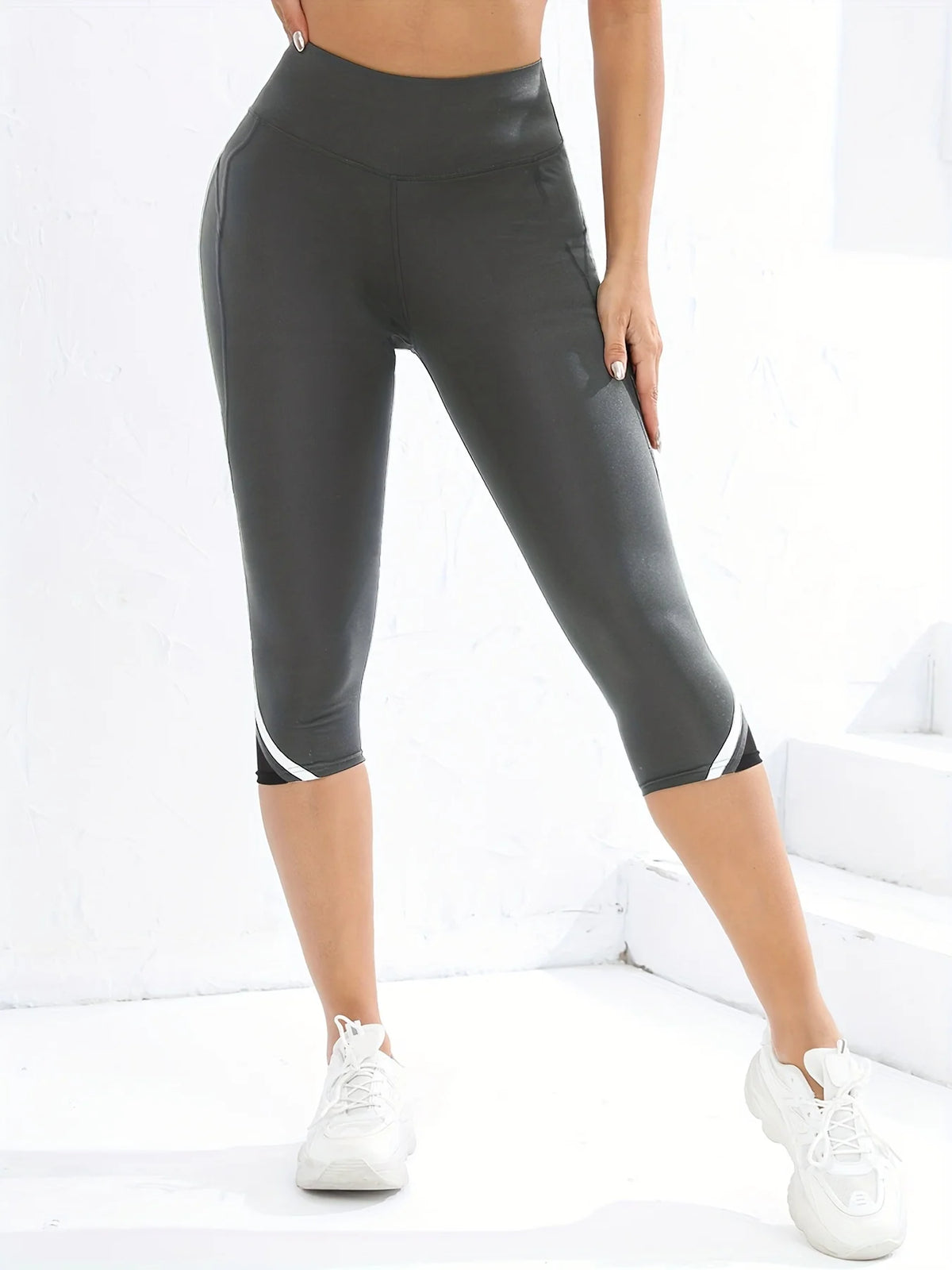 Calza capri deportiva de tiro alto elastizada