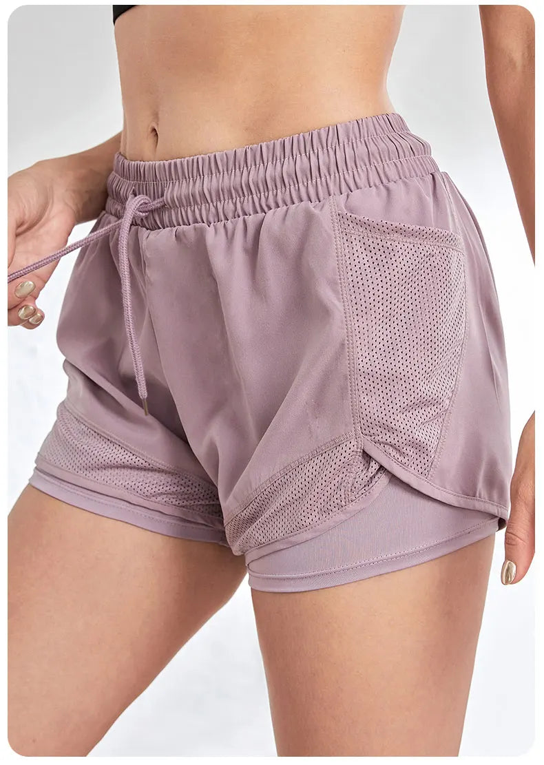 Short deportivo con bolsillos y efecto doble capa