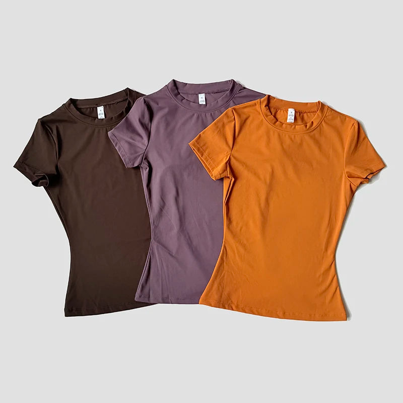 Conjunto de remera corta y calza con cintura compresiva