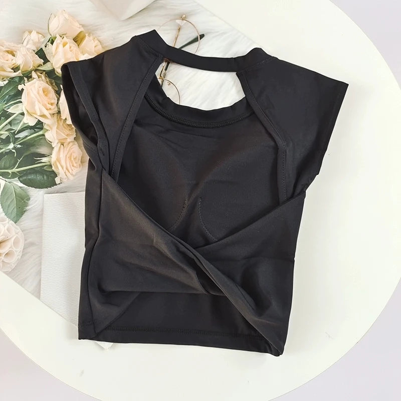 Musculosa deportiva de espalda abierta con copas fijas