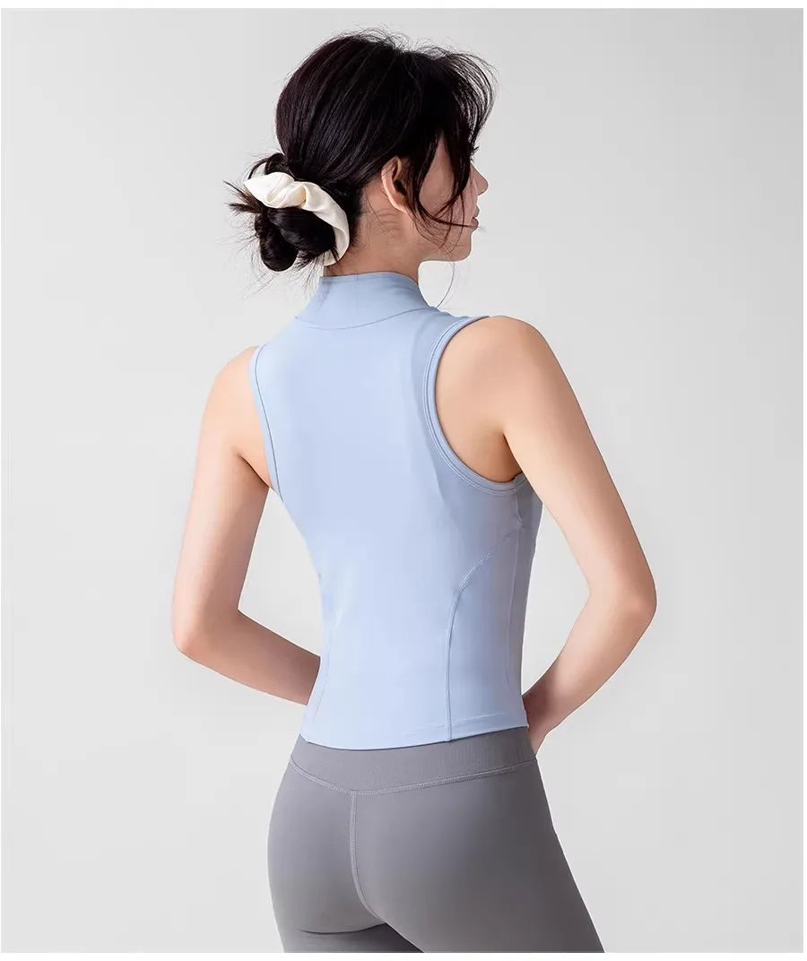 Musculosa deportiva de mujer con cierre frontal