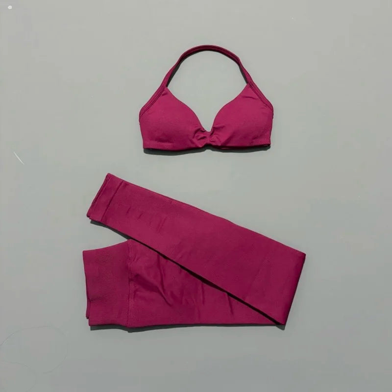 Conjunto de top halter y calza de tiro alto con frunce