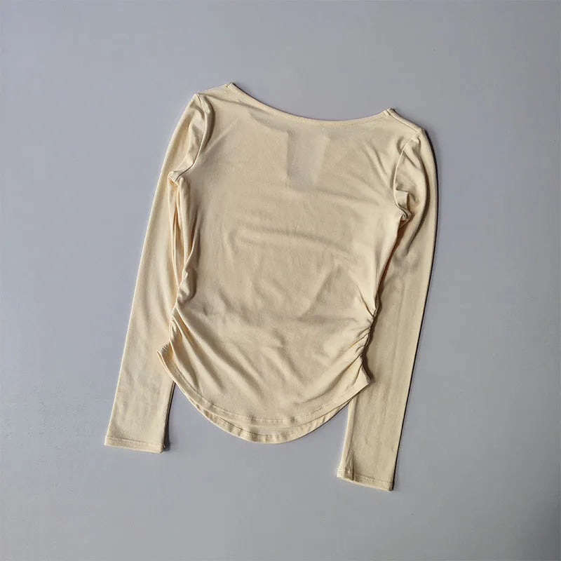 Remera deportiva entallada de mujer con escote en V