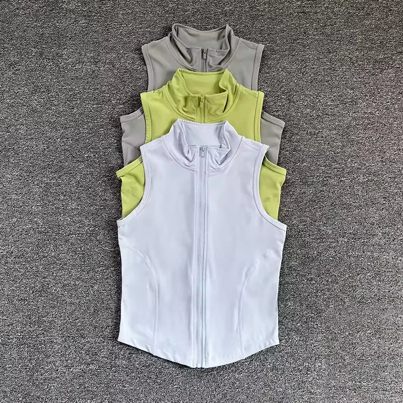 Musculosa deportiva de mujer con cierre frontal