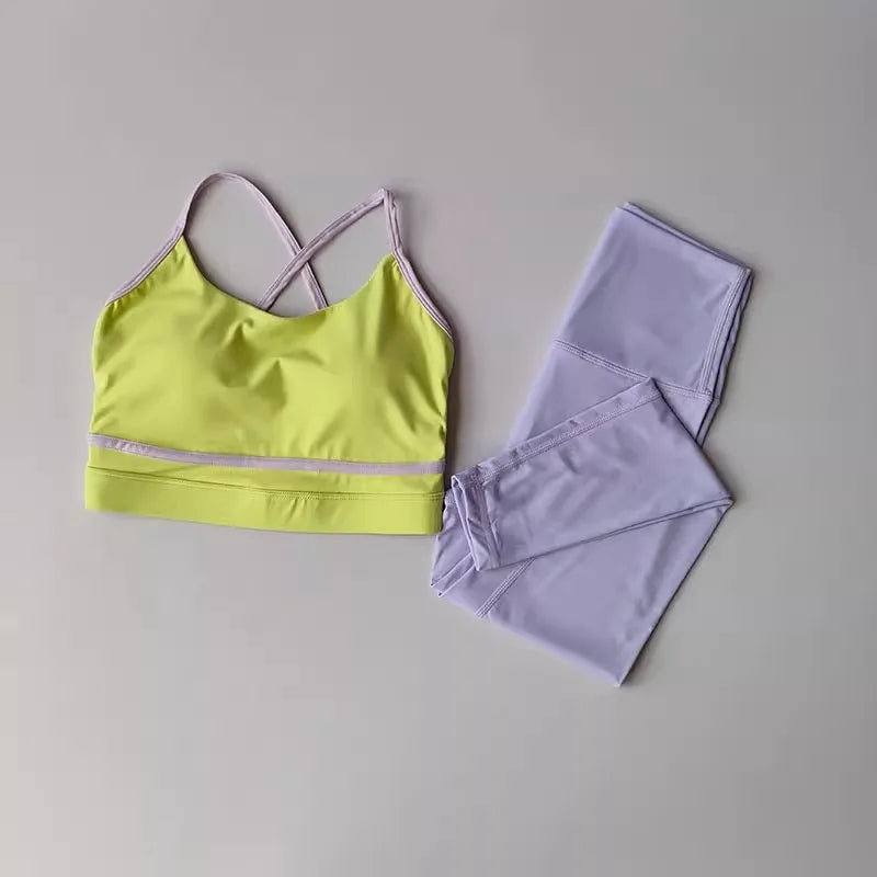 Conjunto deportivo de top y calza de tiro alto con bloques de color