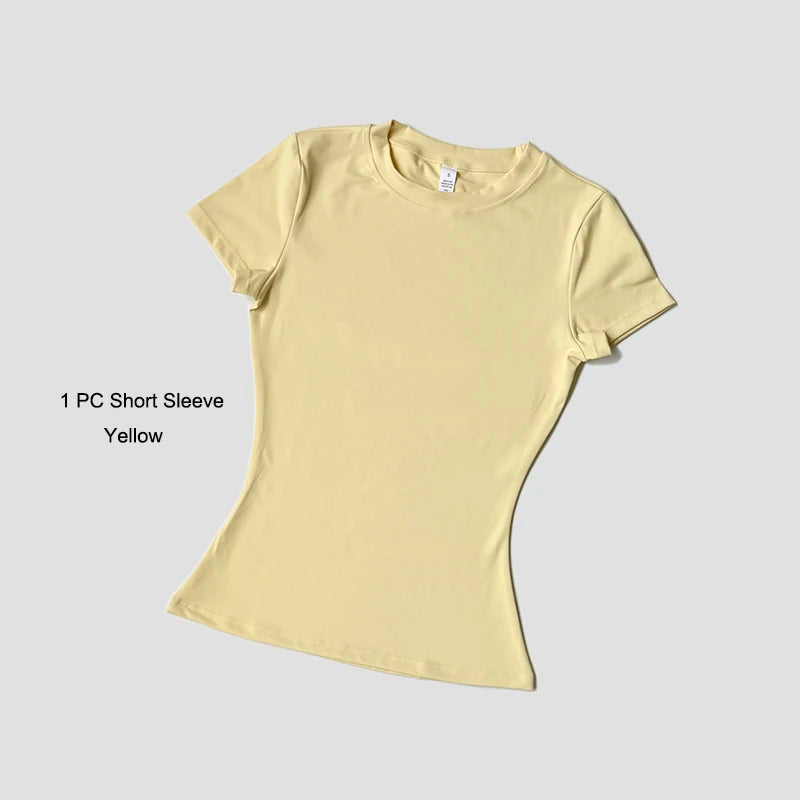 Conjunto de remera corta y calza con cintura compresiva