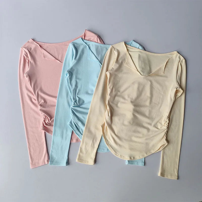 Remera deportiva entallada de mujer con escote en V