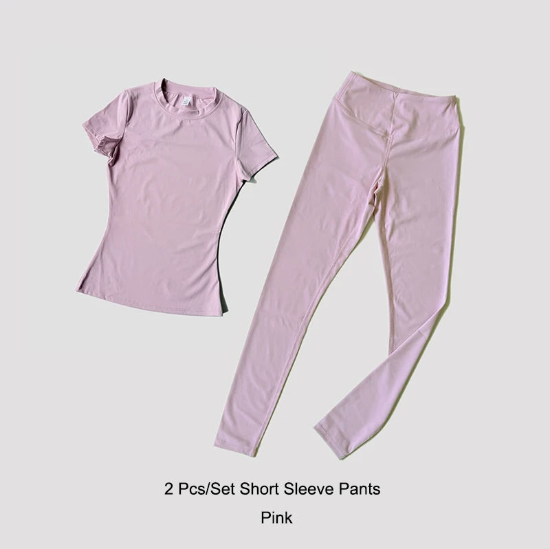 Conjunto deportivo de mujer de remera manga corta y calza