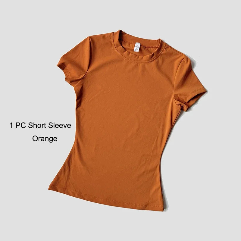 Conjunto de remera corta y calza con cintura compresiva