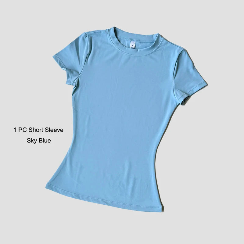 Conjunto de remera corta y calza con cintura compresiva