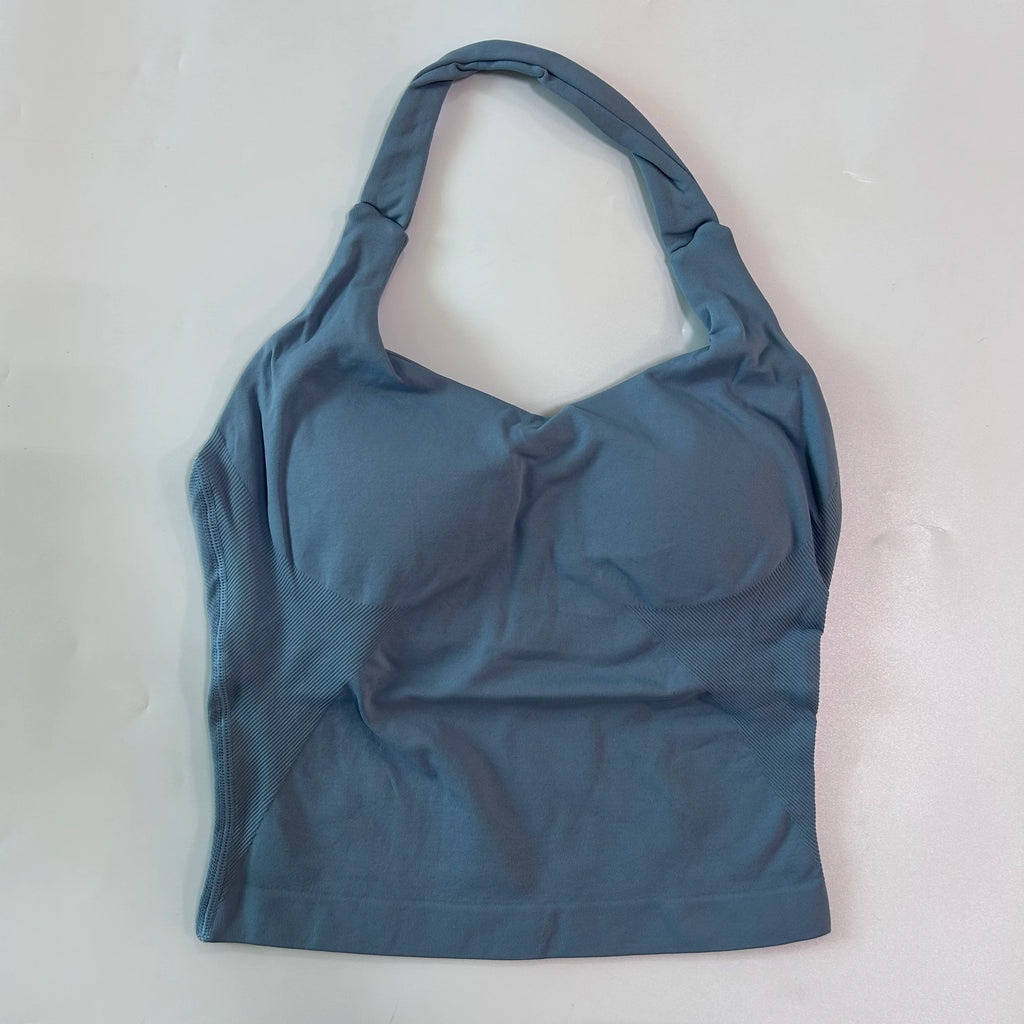 Top deportivo largo halter con copas removibles