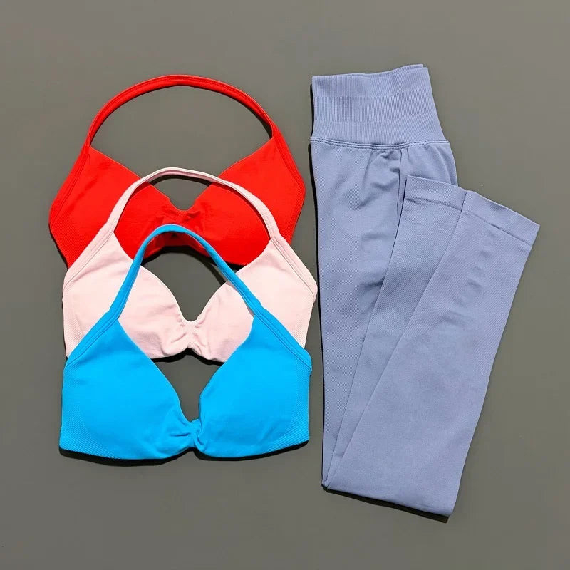 Conjunto de top halter y calza de tiro alto con frunce