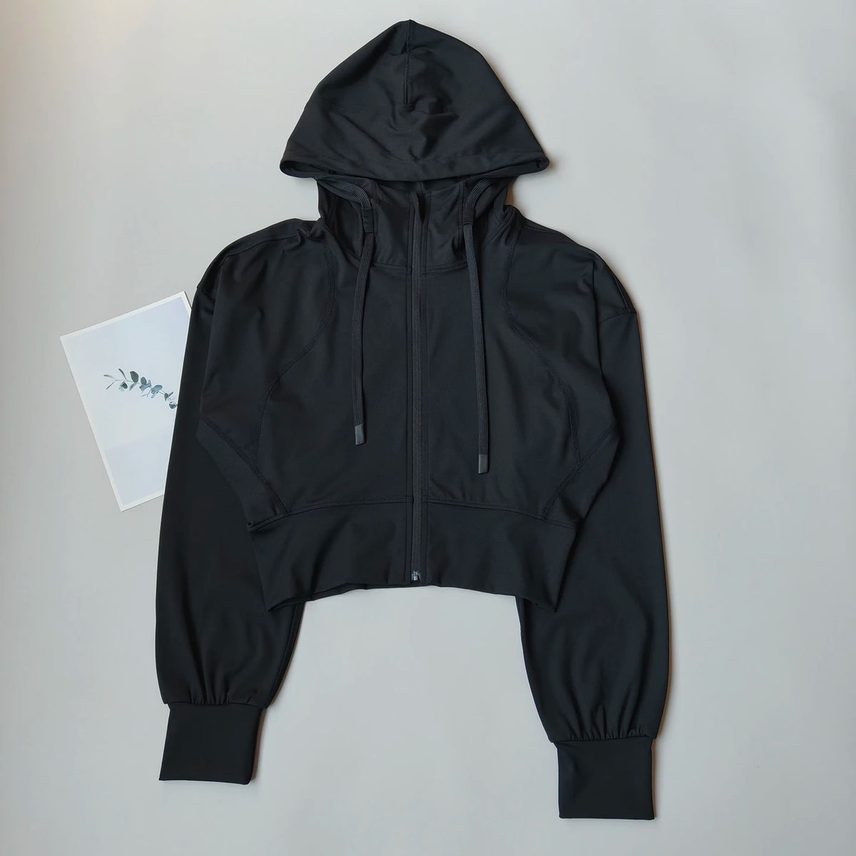 Campera deportiva de mujer con capucha y cierre