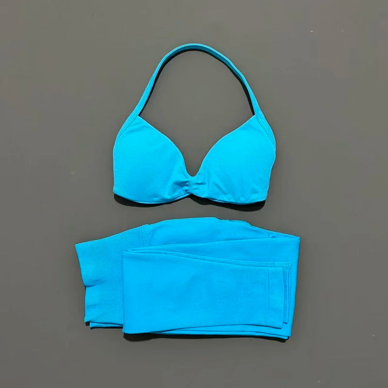 Conjunto de top halter y calza de tiro alto con frunce