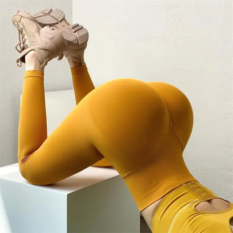 Calza de punto sin costuras con diseño de realce