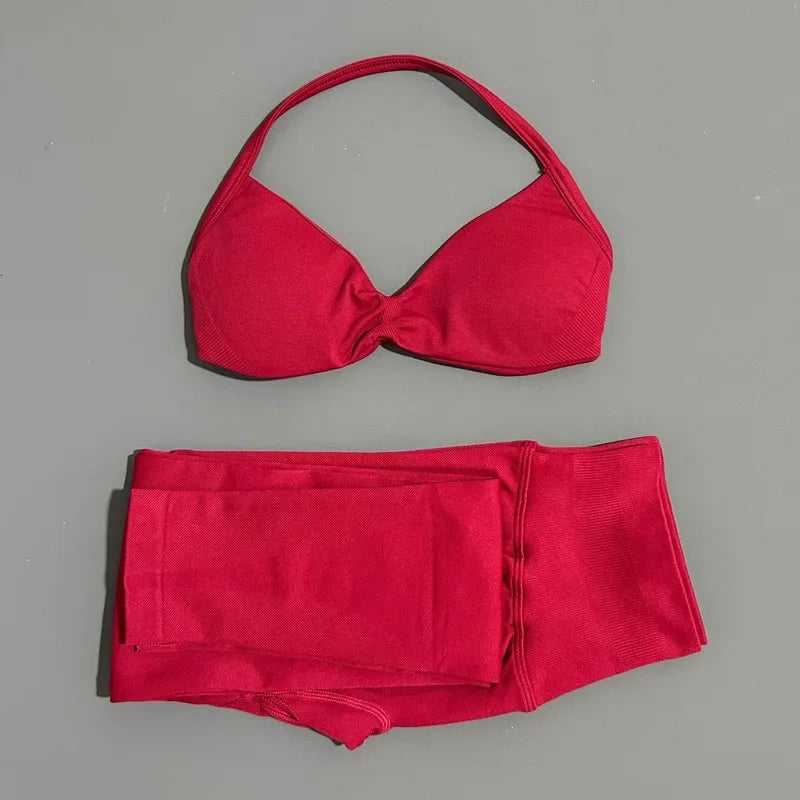 Conjunto de top halter y calza de tiro alto con frunce