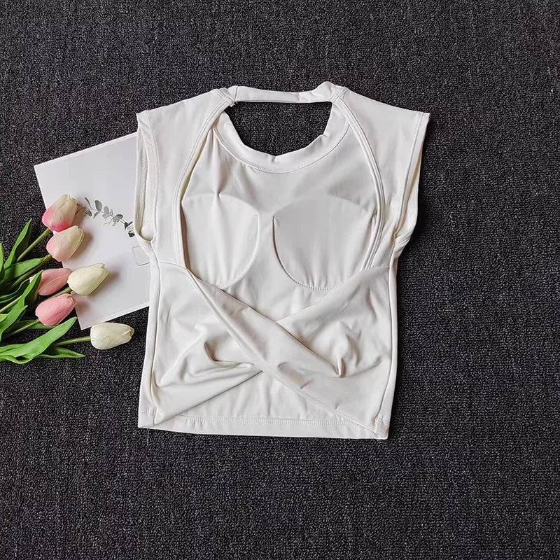 Musculosa deportiva de espalda abierta con copas fijas